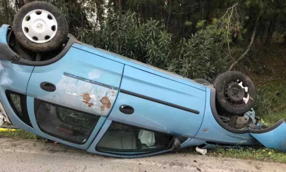 Λάρισα: Σοβαρό τροχαίο με εγκλωβισμό και τραυματισμό 25χρονης